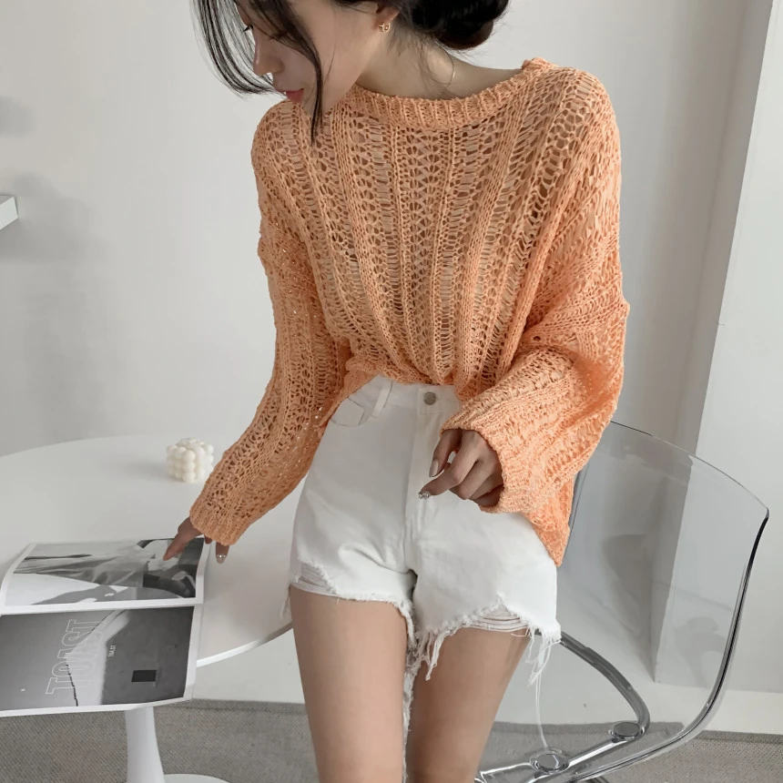 Женский трикотажный пуловер с круглым вырезом