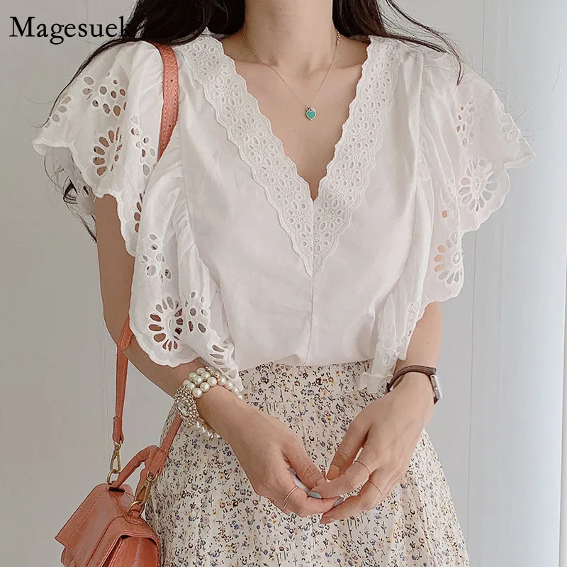 

Женская ажурная блузка в Корейском стиле, с глубоким V-образным вырезом, открытыми ключицами, элегантные кружевные вышитые топы, 14727