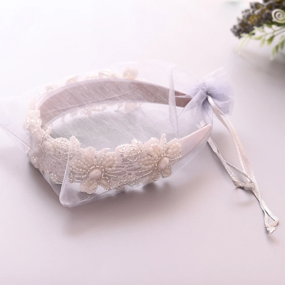 

TRiXY S219-FG Elegant Flower Hair Band for Women Pearl Hair Band Baroque Headband Pearl Crown for Women Tiara Hair Accessories