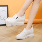 Кроссовки на танкетке женские, повседневная обувь на высокой платформе, туфли на танкетке со скрытым каблуком, белые