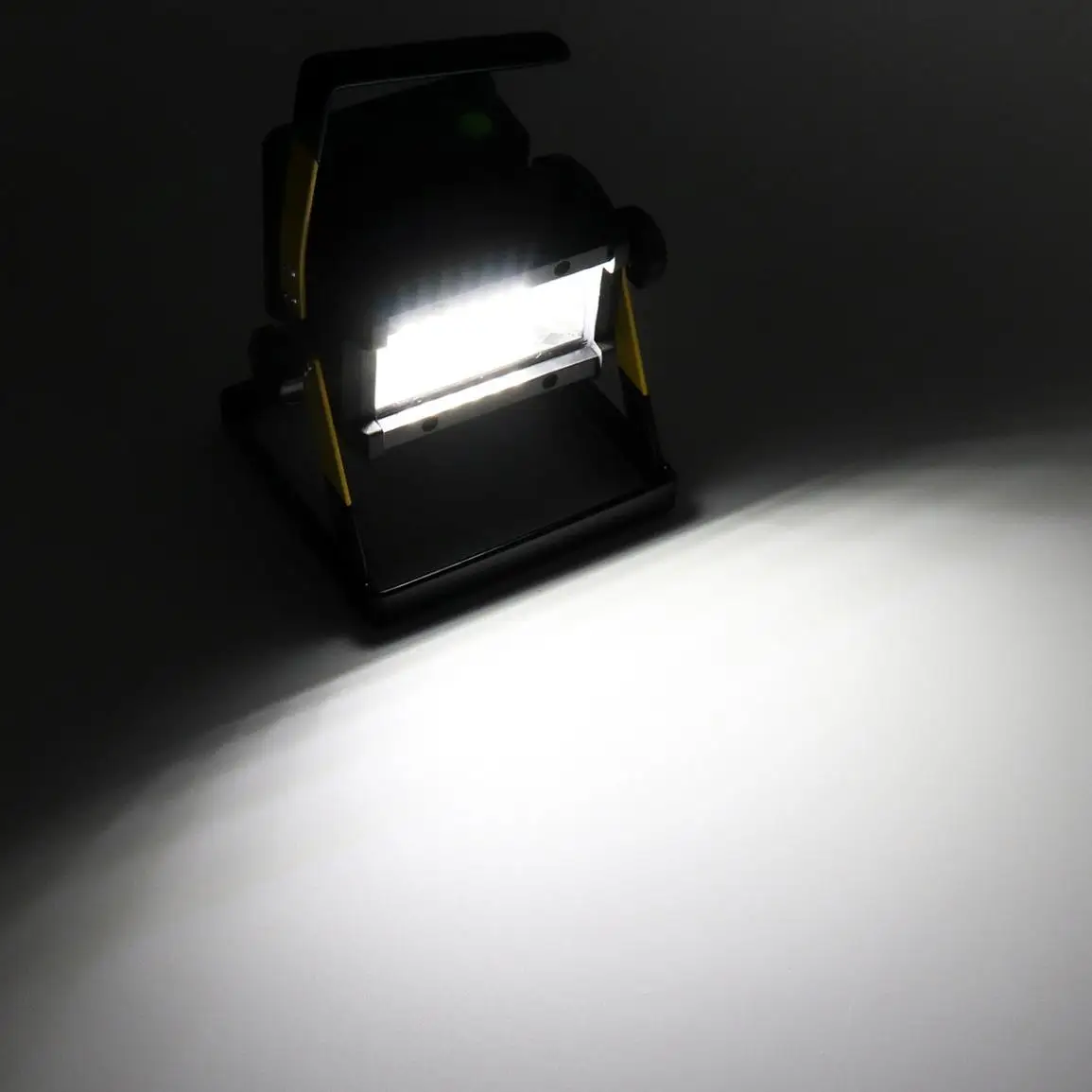 

50W 36 XPE LED Waterproof Search Light Emergency Lamp with 3 Modes Light And Portable Stent for Site / Outdoors /Camping