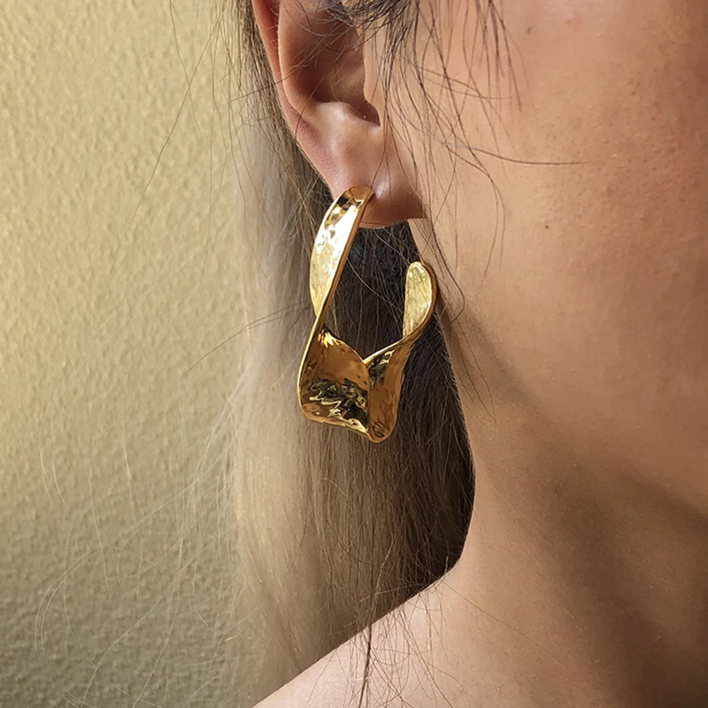 

Tide Restoring Ancient Ways Is Irregular Earrings Metal Elegant Exaggerated Hip Hop Rock Stud Earrings Women Jewelry Gift