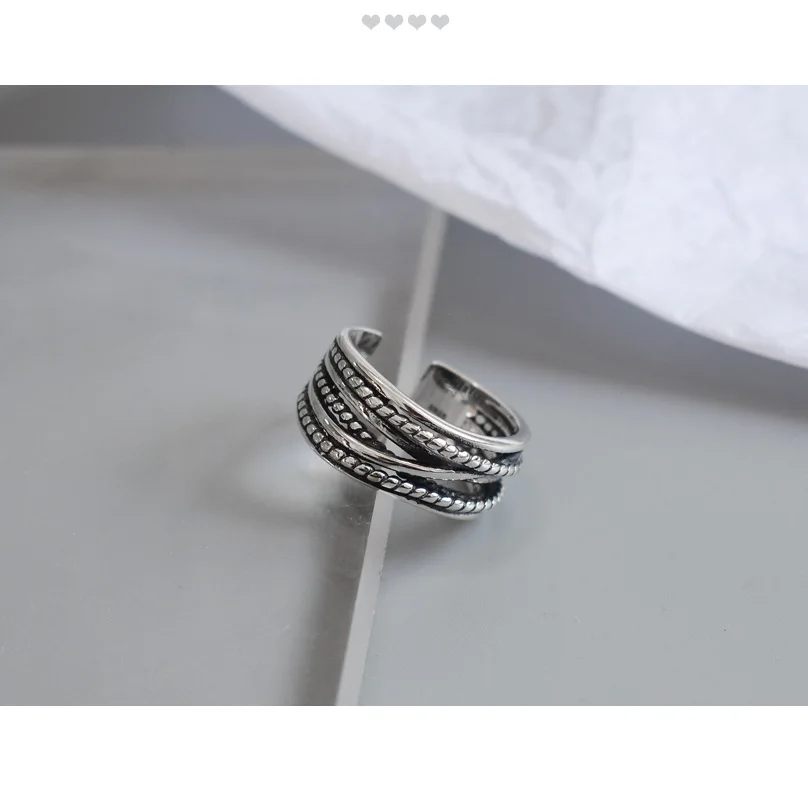 Женское кольцо в простом стиле серебристого цвета | Украшения и аксессуары