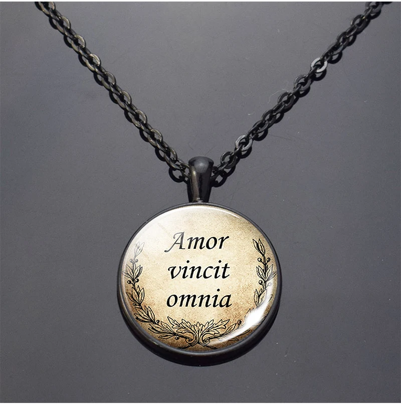 Amor Vincit Omnia любовь завоевывает все ожерелье с цитатой стеклянный купол