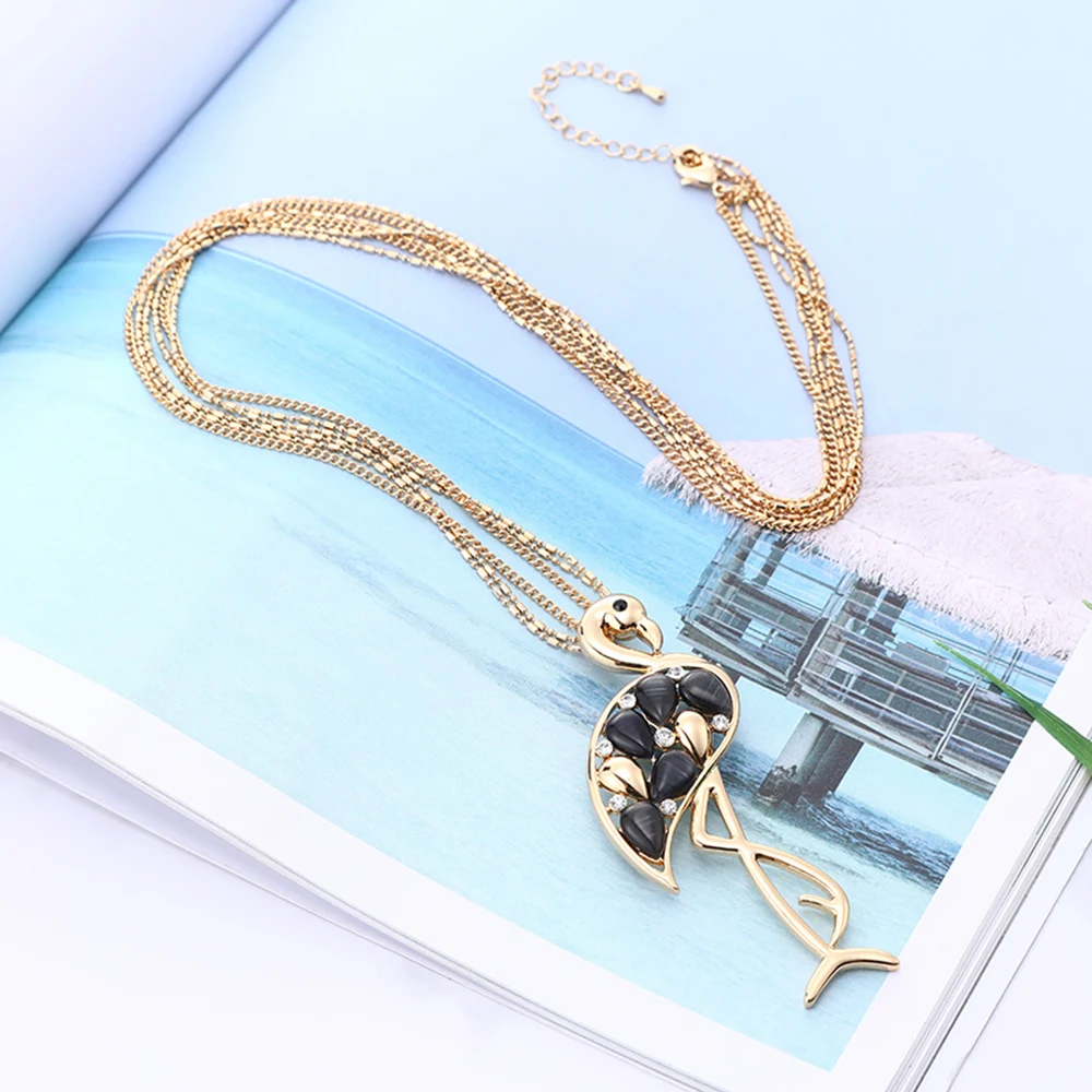Ожерелье с кристаллами фламинго для женщин золотой цвет черный и розовый камень