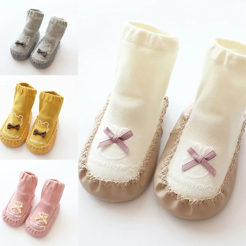 

Теплые нескользящие носки-тапочки из искусственной кожи с мультяшным медведем