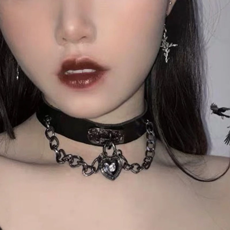 

Adjustable Leather Choker Punk Collarbone Chain Necklace Sexy Costume Accessories with Heart Peach Lock for Women