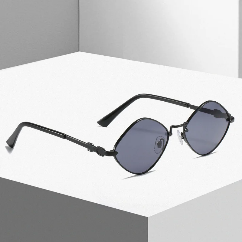 

Retro Sunglasses For Women Rhombus Sunglasses Small Frame Outdoor Driving Joker Personality European And American 2021 New Trend