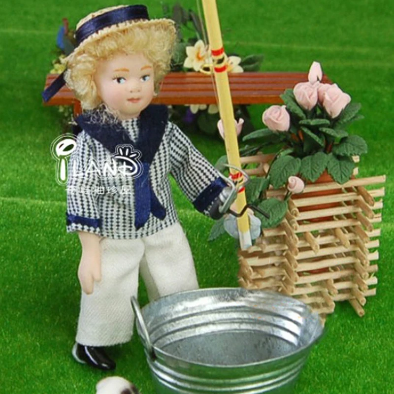 

1:12 Doll House Victorian Ceramic Doll Model Movable Straw Hat Boy For Gift