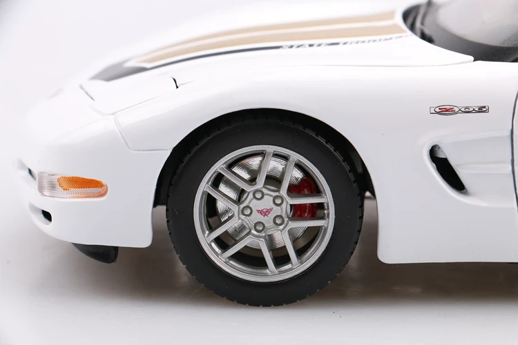 1:18 литой под давлением сплав Corvette Z06 полицейский спортивный автомобиль модель моделирование ретро коллекция металлический автомобиль игрушки Коллекционная дорожное искусство