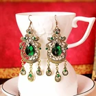 Серьги-подвески женские винтажные с зелеными кристаллами и кисточками