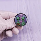 Брошь на кнопке 