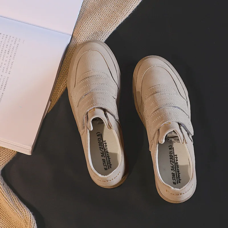 Новые весенние женские туфли на плоской подошве лоферы с круглым носком