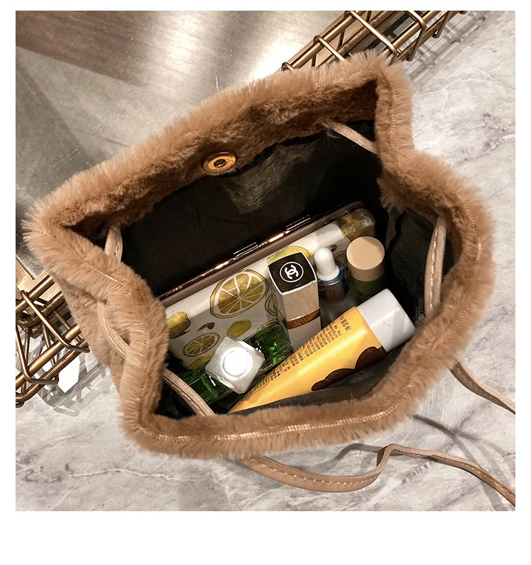 

Women Plush Shoulder Bag Lady Warm Coin Purse 2021 Autumn Winter New Messenger Portable Fashion Bucket Bag