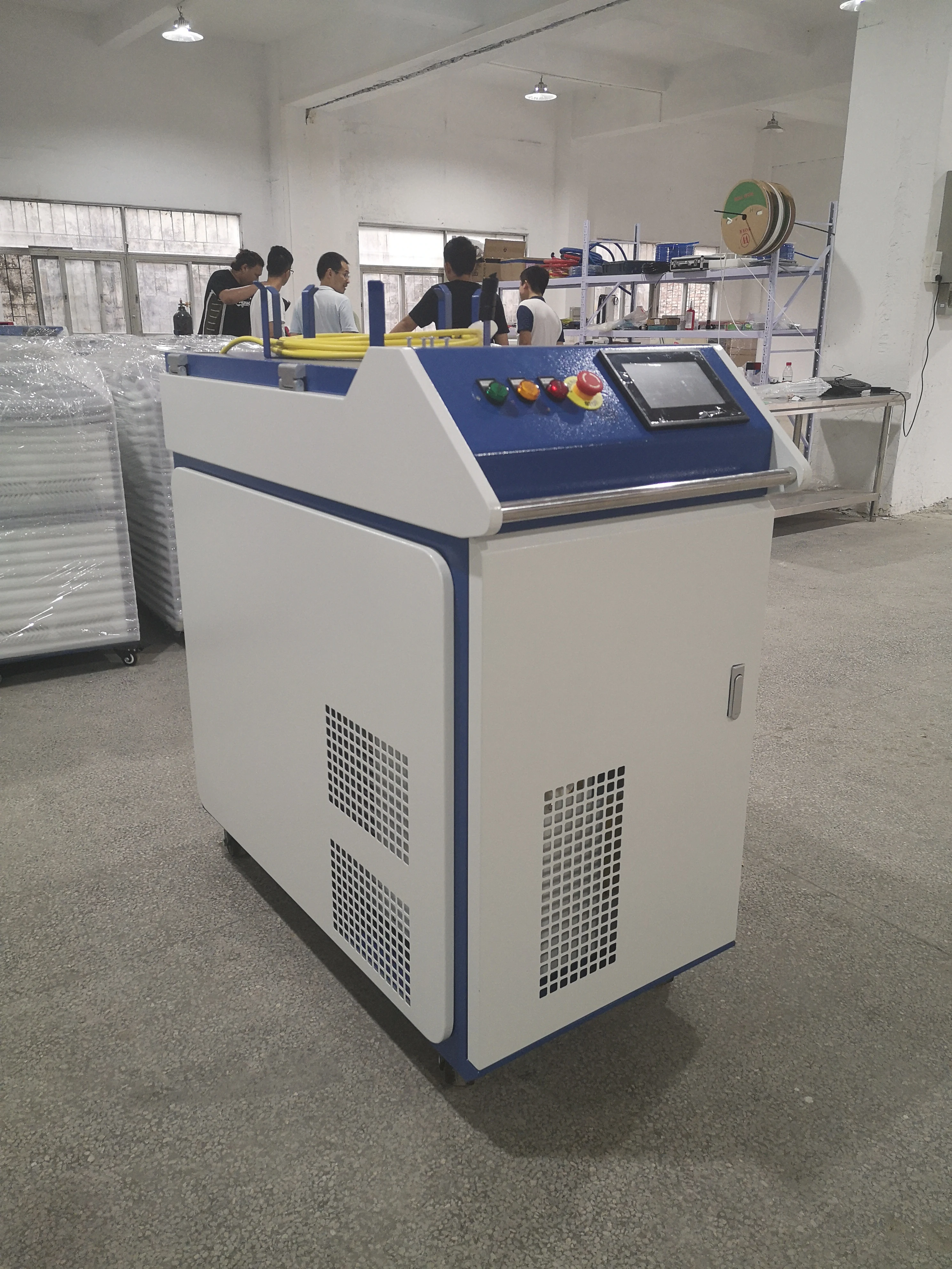 Заводская цена ручной волоконный лазерный сварочный аппарат 1000 Вт с лазерным