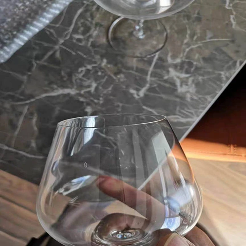 

2PCS/LOT A Large Crystal Wine Goblet with A European Decanter From Burgundy