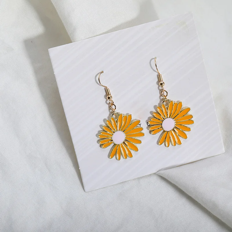 Женские серьги с сердечками круглыми цветами и маргаритками оригинальные модные