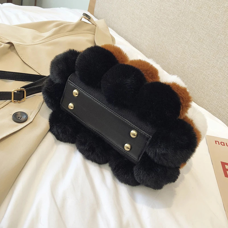 Женская наплечная сумка с меховым помпоном из лисьего меха маленькая квадратная