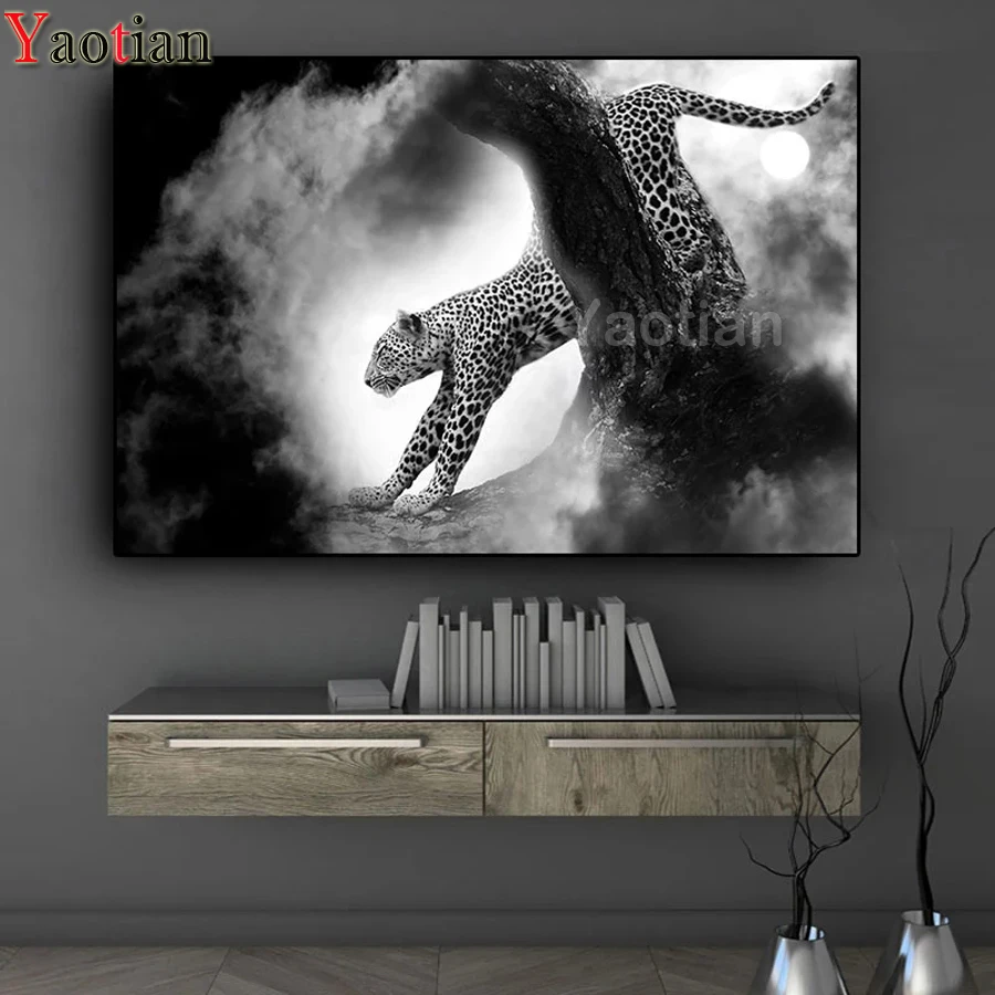 

Full Round Diamond Embroidery Black and White Leopard 5D DIY Diamond Painting Full square 5d mosaic pictures pastes hobby gift