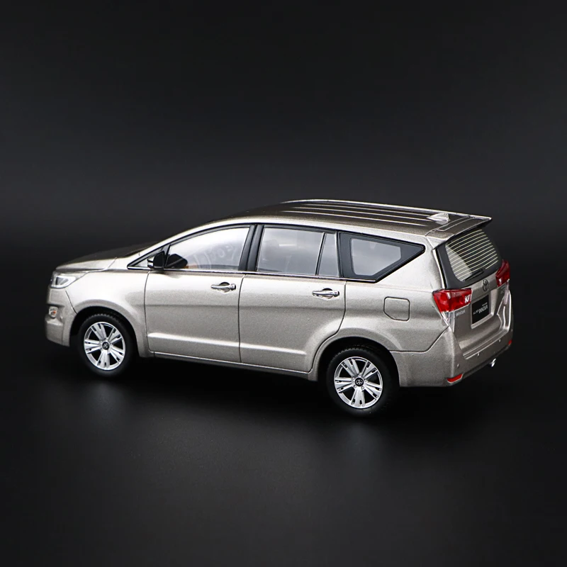 Масштаб 1:32 TOYOTA KIJANG INNOVA LET's GO BEYOND Коллекция редких металлических моделей
