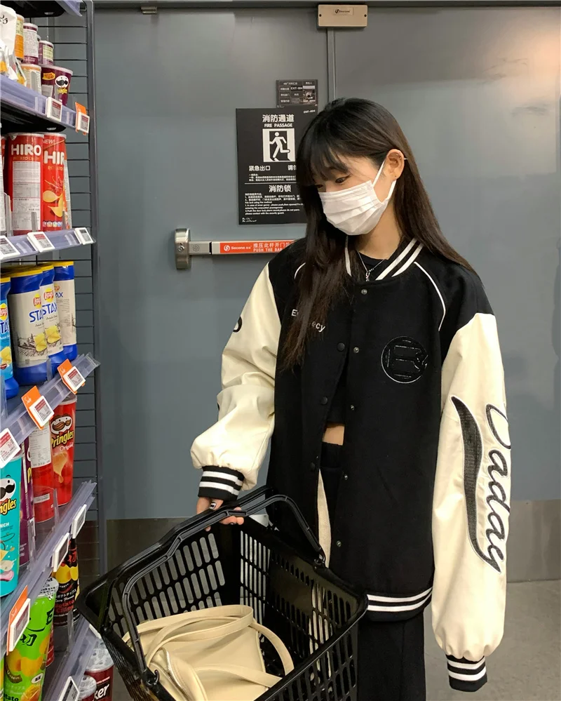 Твидовое пальто из искусственной кожи с вышивкой на осень и зиму свободная