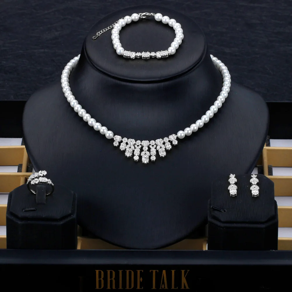 

Комплект ювелирных изделий из ожерелья, браслета и кольца с фианитами, 4 шт.