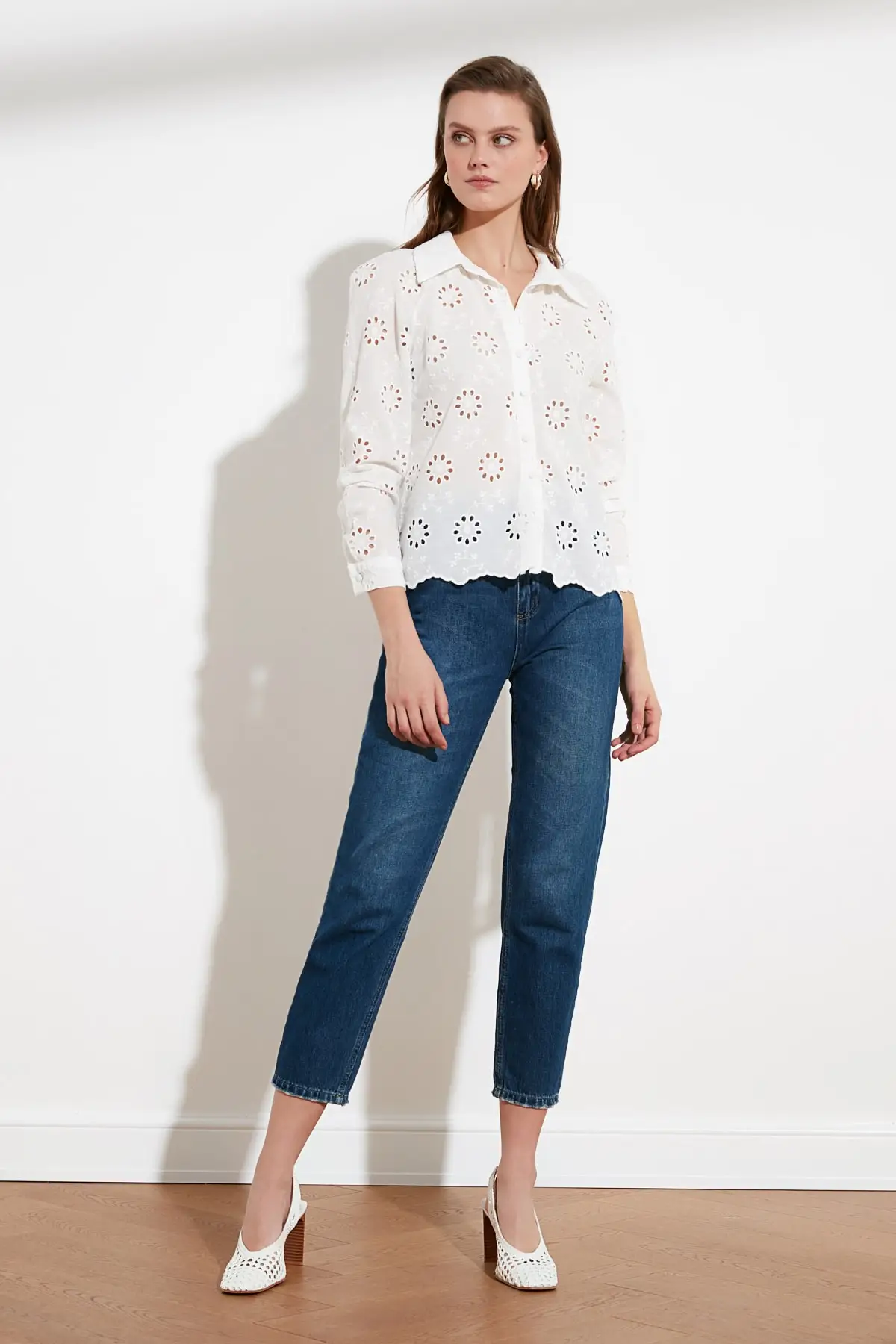 

Trendyol Embroidered Shirt TWOSS21GO0045