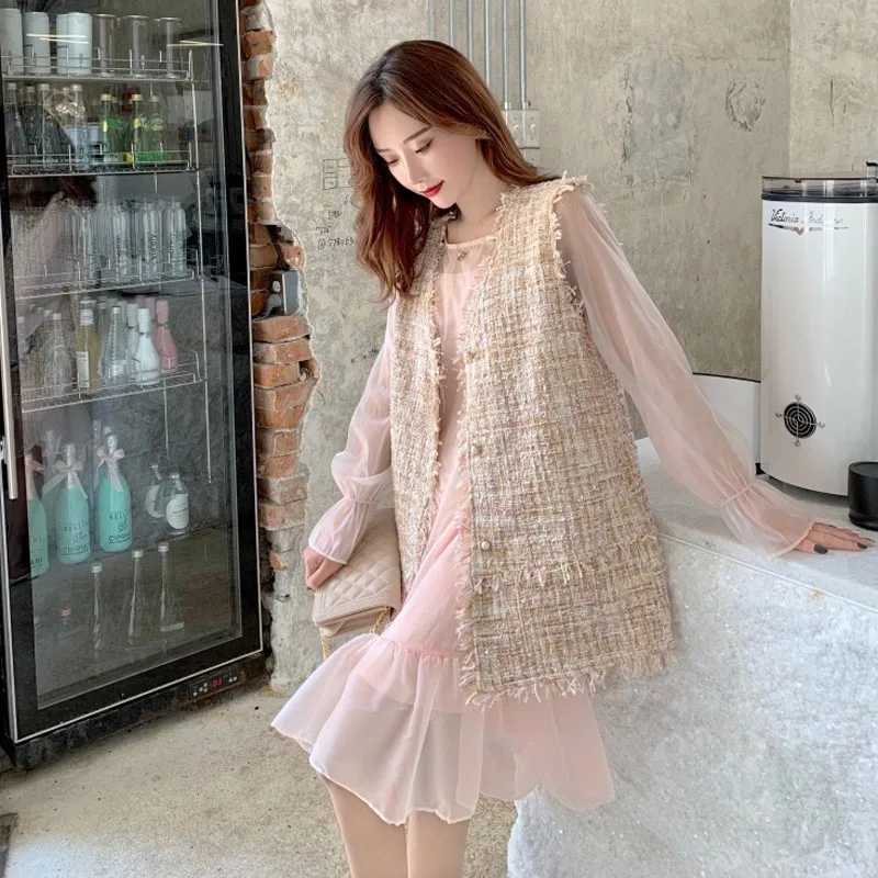 Жилет женский однобортный без рукавов с кисточками V-образным вырезом | Женская