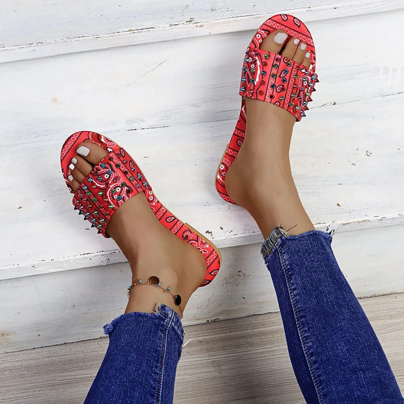 

2021 Summer New Sandy Beach Slippers Printing Flat Rivet Fashion Casual Western Style Oversize African PU