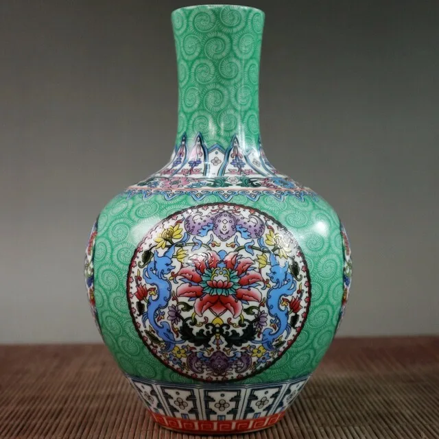 

Chinese Exquisite Old Porcelain Green Land Enamel Flower Pattern Celestial Globe Bottle Vases Iiving Room Decoration Home Gift