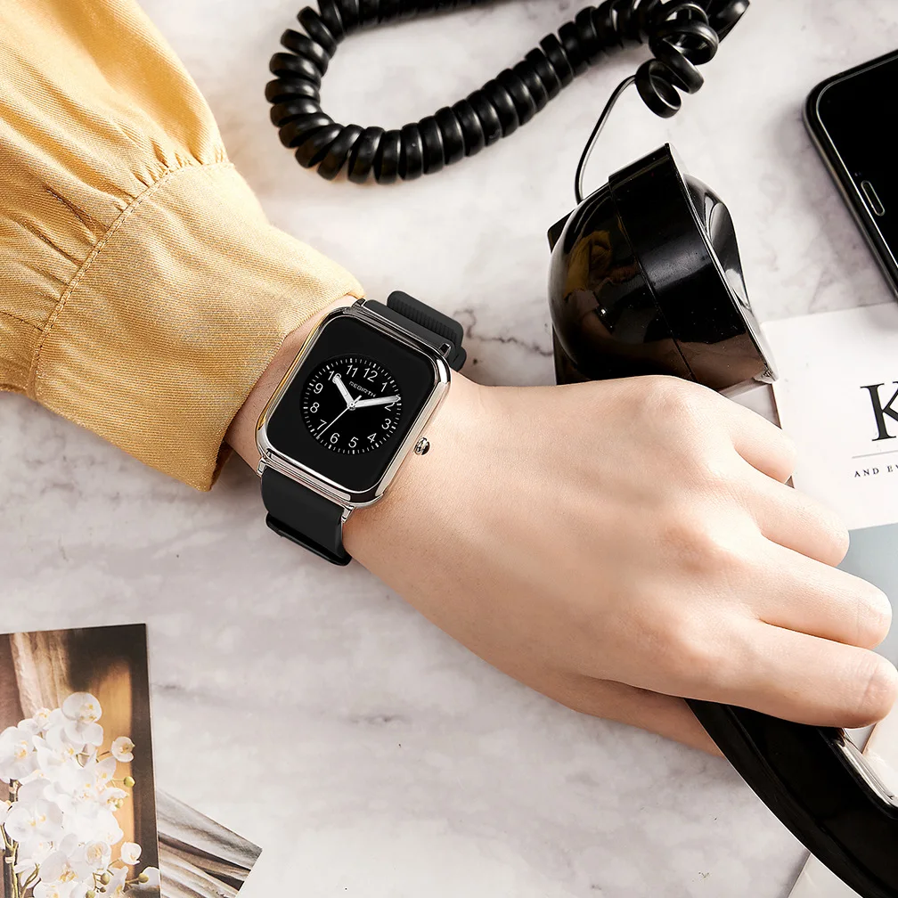 Женские наручные часы с резиновым ремешком розовые кварцевые квадратным