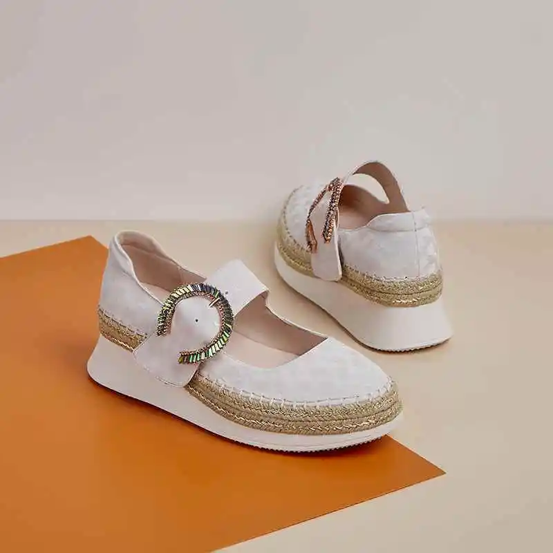 Женские туфли лодочки из натуральной кожи на толстой подошве с пряжкой и круглым