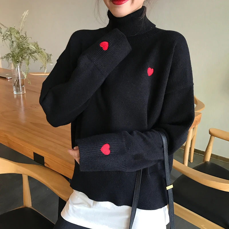 Женский свитер с вышивкой в виде сердца высоким воротником | Женская одежда