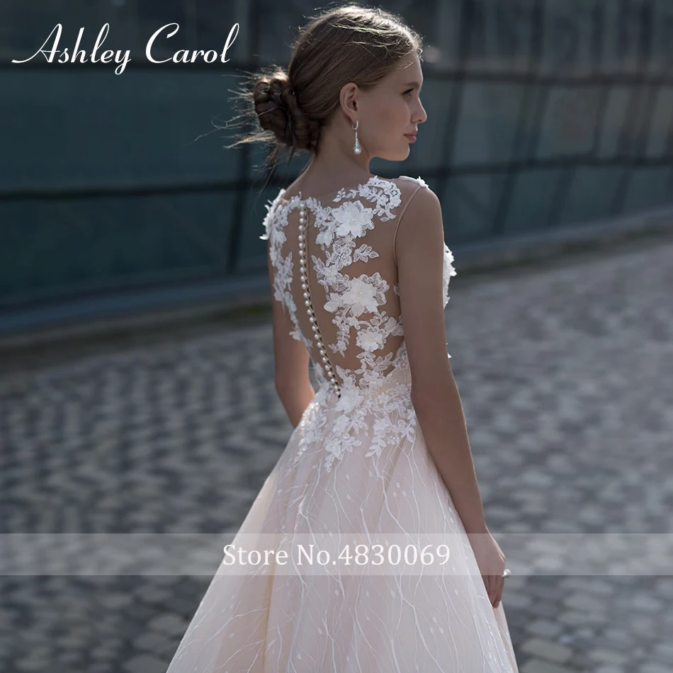 Свадебное платье трапециевидной формы с v образным вырезом и объемными цветами