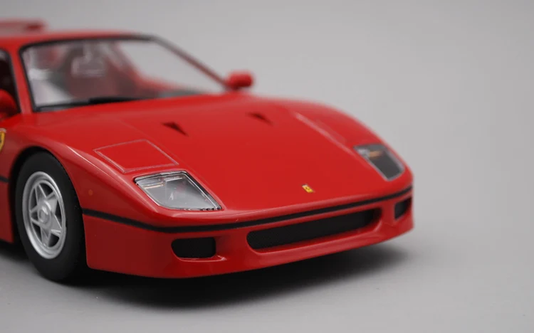 Модель гоночного спортивного автомобиля Bburago F40 масштаб 1/24 1:24 литой Дисплей