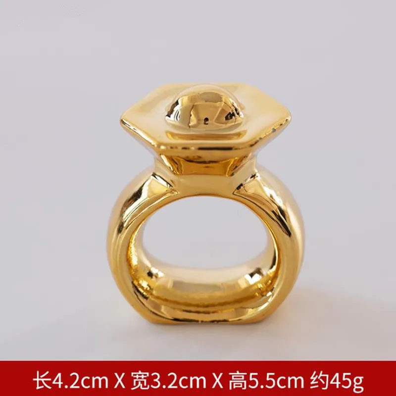 

Heart Gold Plating Love Figurine Abstract Geometric Style Ceramic Fashion Sculpture Home Office Room Desktop Decoration Gift