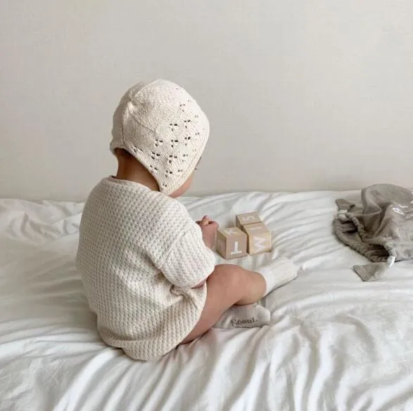 Детский комбинезон в клетку хлопковый с коротким рукавом и вафельным принтом