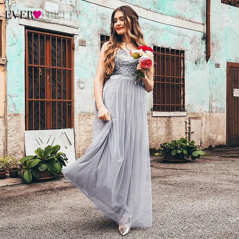 Женское ТРАПЕЦИЕВИДНОЕ свадебное платье фатиновое с блестками и V образным