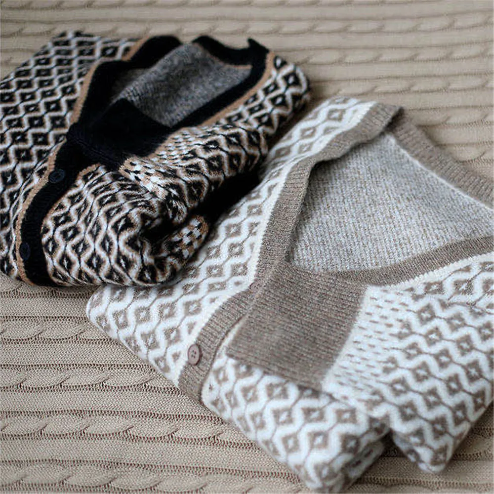 

Stylish Women's Button Down Sweater Casual Long Sleeve V Neck Geometric Print Loose Knit Cardigan Coat Fall Winter Knit Sweaters