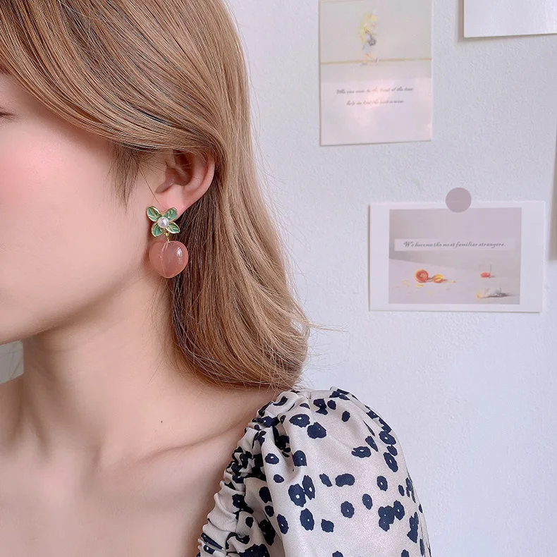 

Retro personality fresh acrylic earrings sweet pink cute peach heart fruit cherry earrings ins earrings