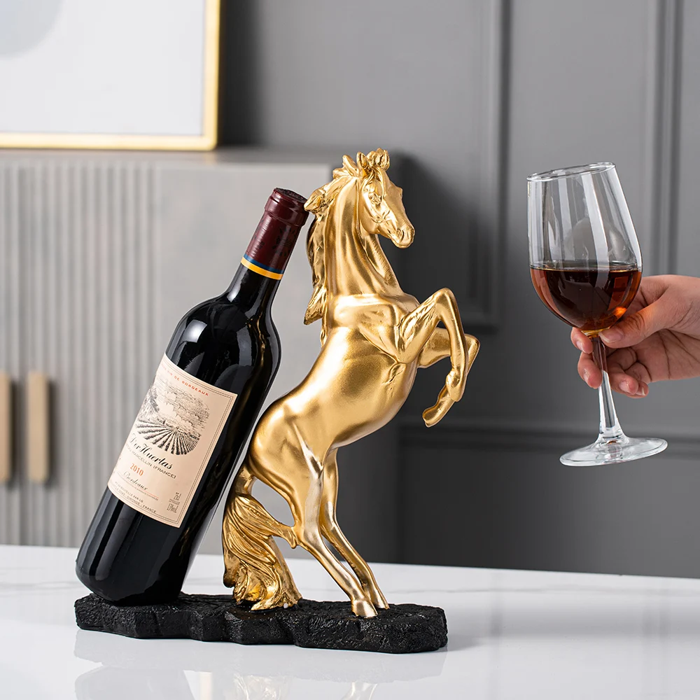 

Золотая скульптура, стойка для винной лошади из смолы, современная модель животного, украшение для гостиной, настольные аксессуары, держате...