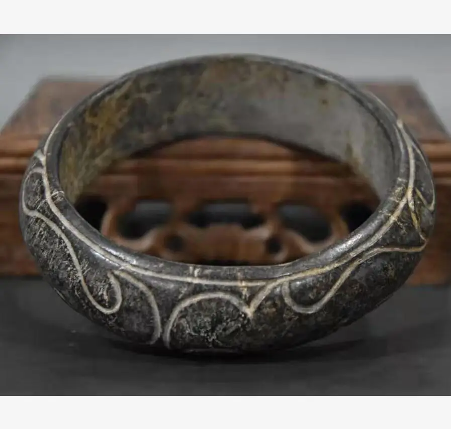 

Hongshan culture archaize black iron meteorite bracelet statue