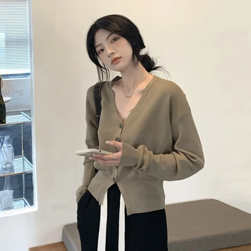 Женский трикотажный кардиган с V-образным вырезом и длинным рукавом |