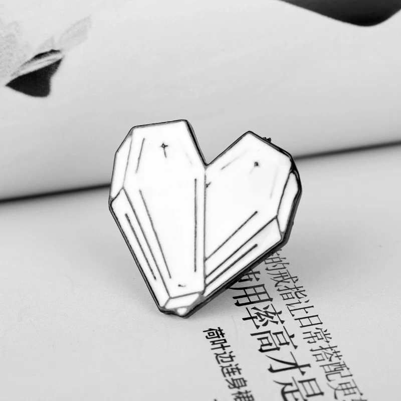 

Cartoon Enamel Pin Pets Dogs Heart Brooch Denim Pins Badge Fashion Jewelry STRANGER THINGS NO BAD VIBES Brooches for Women Men