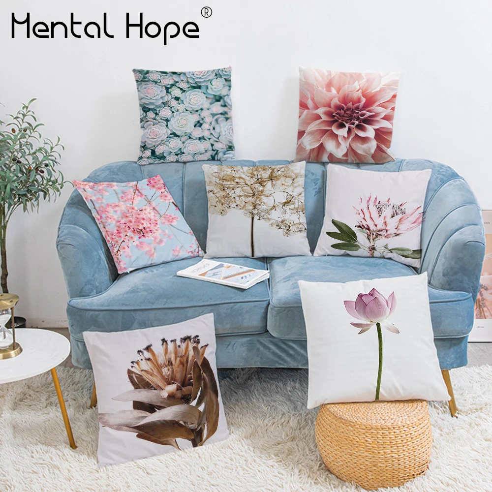 Декоративная наволочка для диванной подушки с принтом розовых цветов