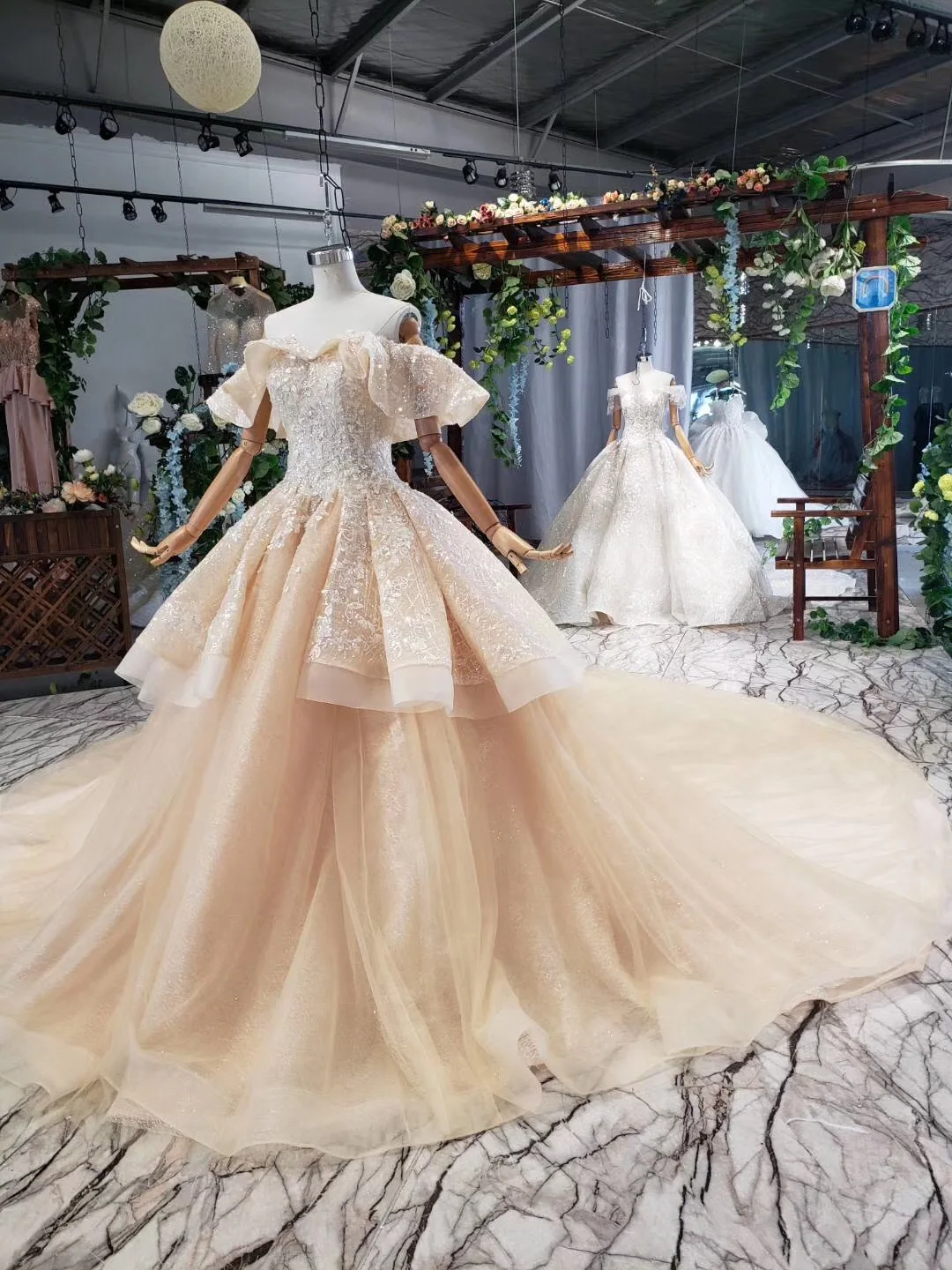 

Sexy Off The Shoulder Puffy Ball Gown Crystals Beads Tulle Wedding Dress 2019 Bridal Dress Vintage Lace Princess Wedding Gowns