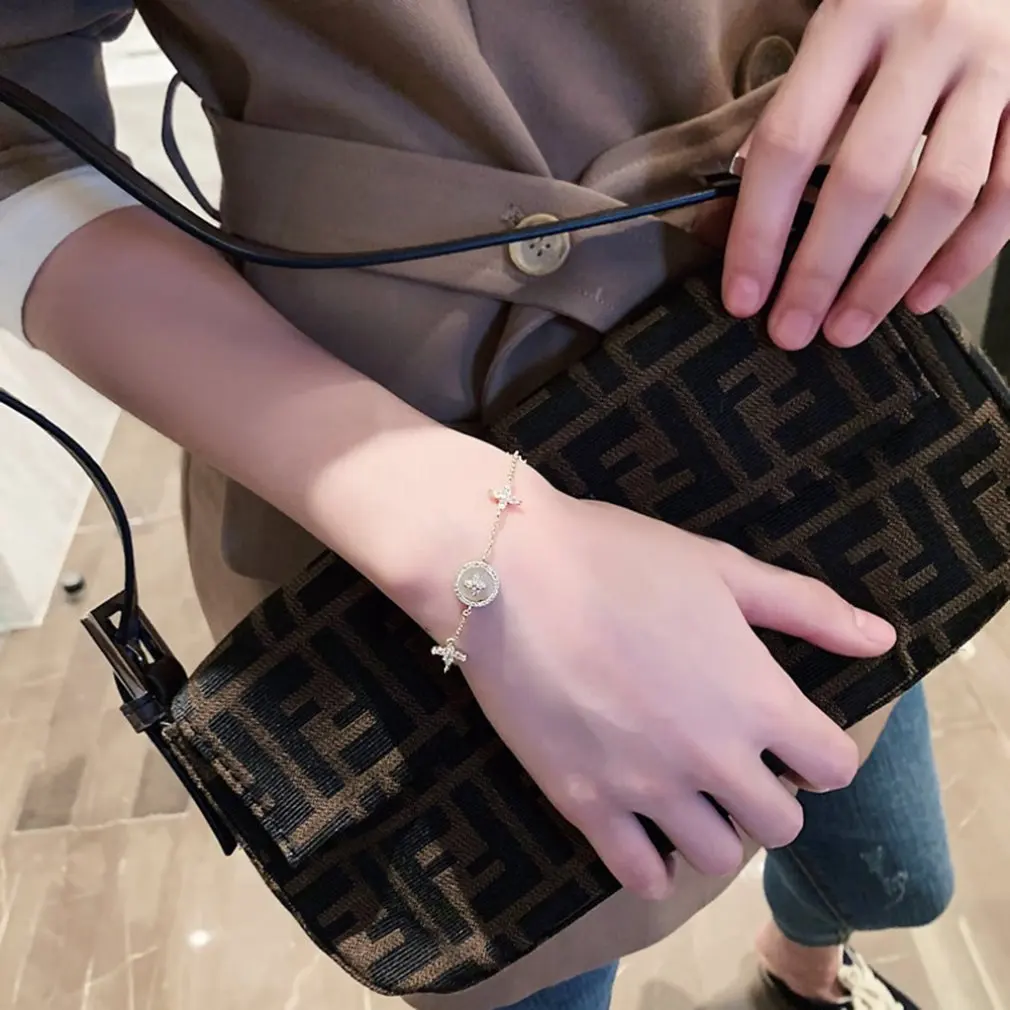 

Plum Cross Bracelet Fashion Accessories Exquisite Flowers Round Pendant Luxury Simple Women Bracelet