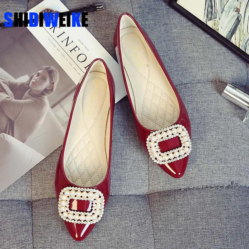 

Повседневная женская обувь; Женская обувь из лакированной кожи с жемчугом и размера плюс; Модные женские туфли из лакированной кожи на плос...