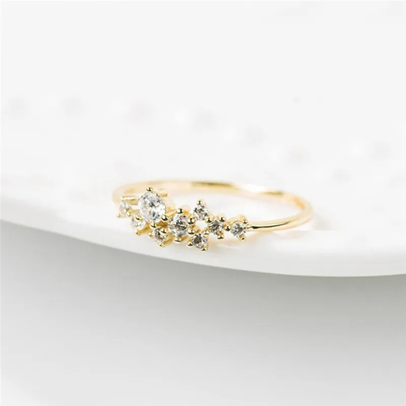 Женское свадебное кольцо с кристаллом в виде цветка изысканное из