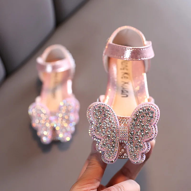 2023 Girls Rhinestone Flats Sandals Summer Children Leather Shoes Kids Butterfly Glitter Soft Wedding Toddlers Sandals